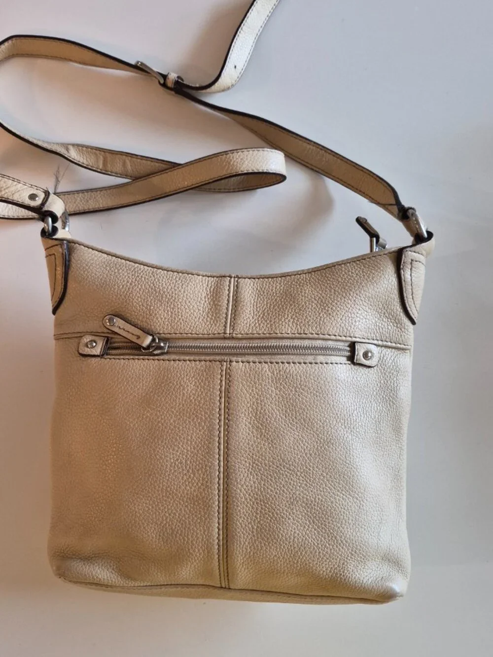 Tignanello Cream Pebbled Leather Crossbody Bag Multi Pocket Adjustable Strap